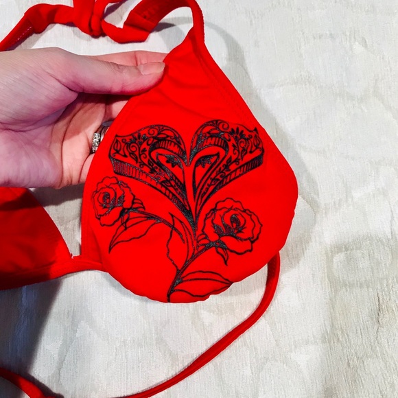 Red Roxy bikini - Picture 5 of 6